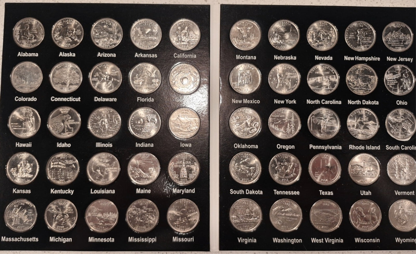 US STATE QUARTER SET P & D MINTS WITH ALBUMS, 1999 THRU 2008. 100 UNC QUARTERS