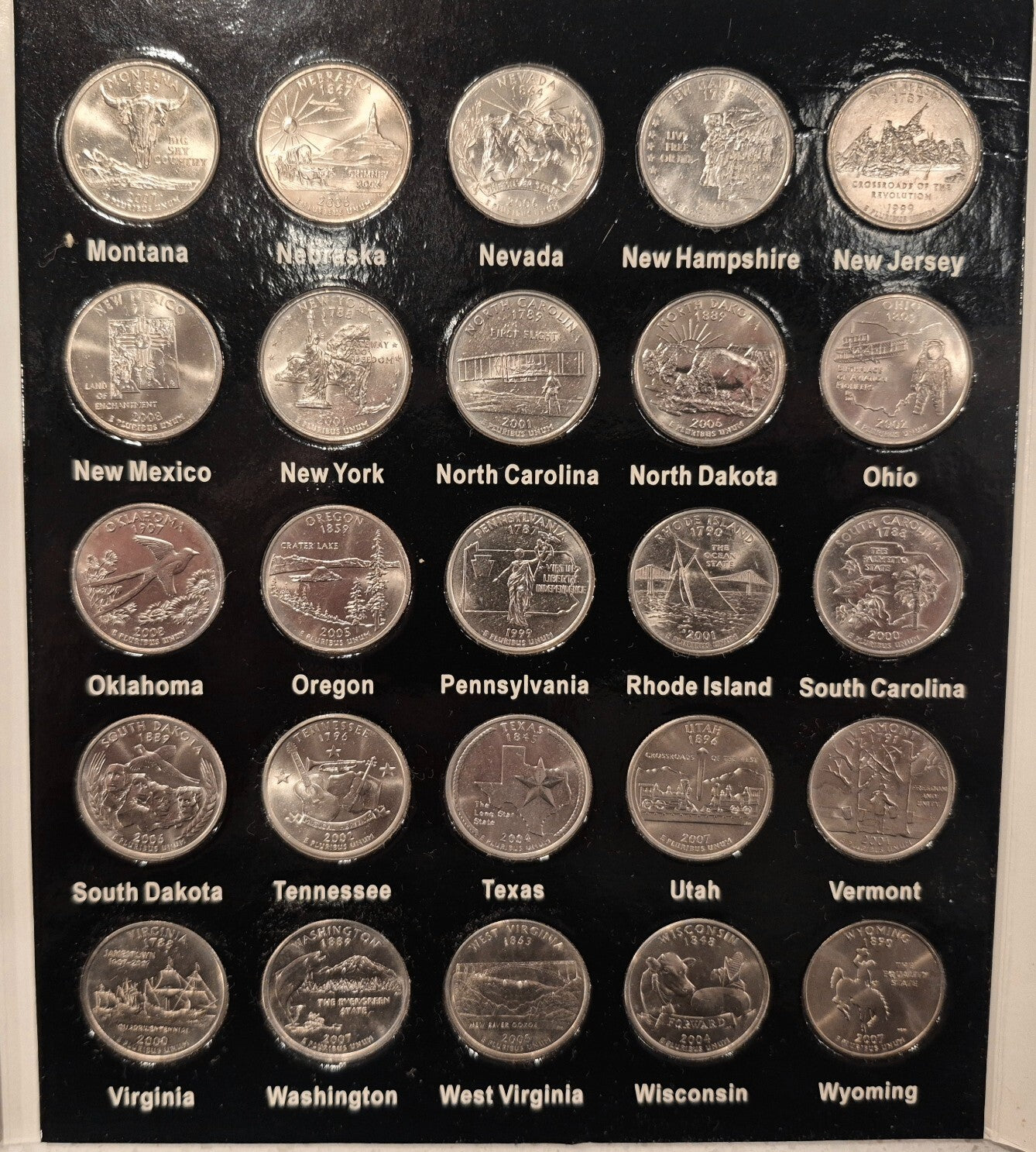 US STATE QUARTER SET P & D MINTS WITH ALBUMS, 1999 THRU 2008. 100 UNC QUARTERS