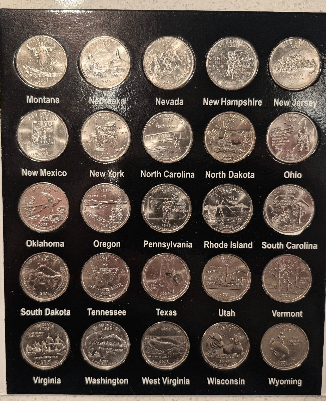 US STATE QUARTER SET P & D MINTS WITH ALBUMS, 1999 THRU 2008. 100 UNC QUARTERS
